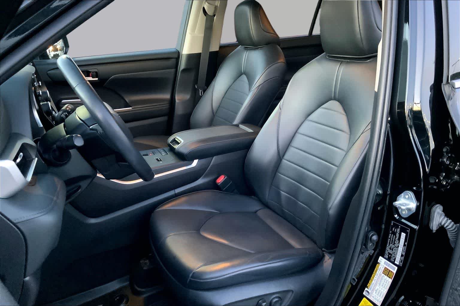 Used 2022 Midnight Black Metallic Toyota Hybrid XLE image 8