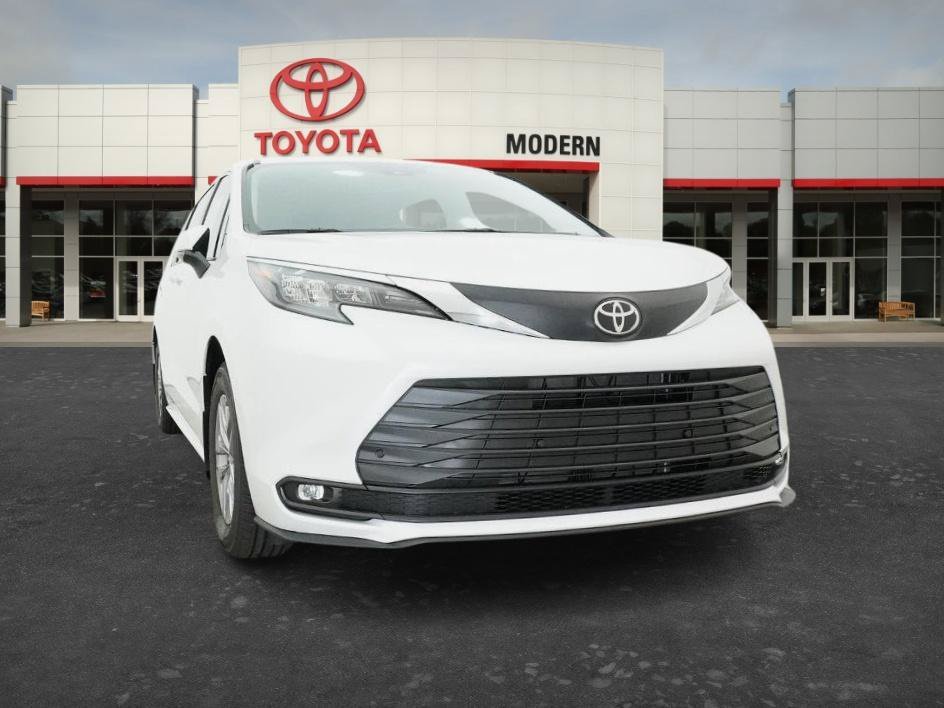 New 2026 Wind Chill Pearl Toyota XLE image 7