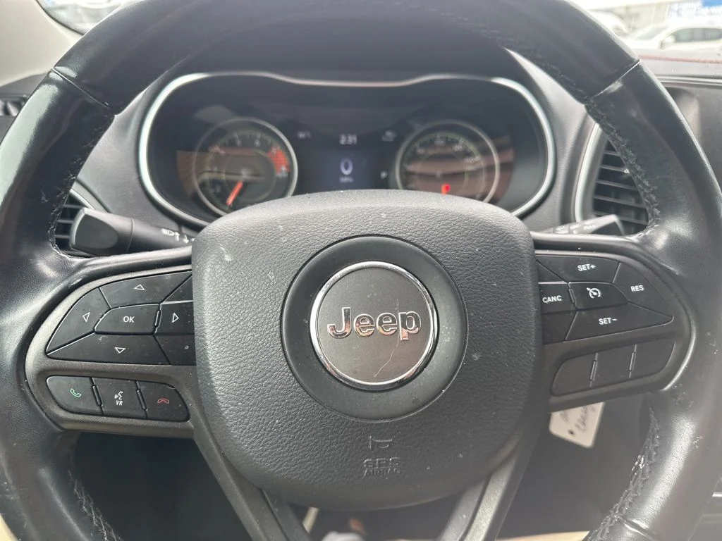 Used 2020 Silver Jeep Trailhawk image 10