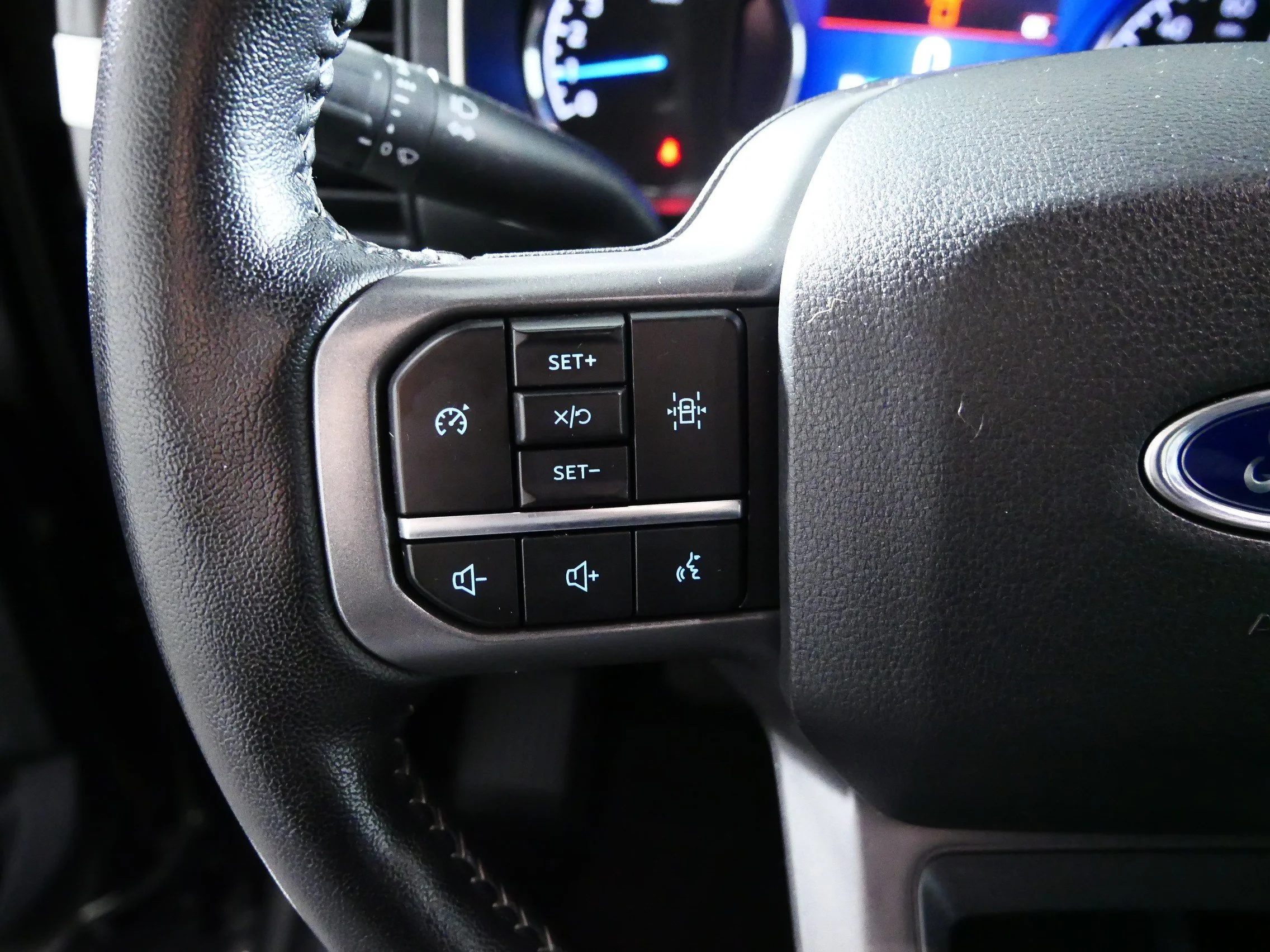 Used 2021 Agate Black Metallic Ford XLT image 27