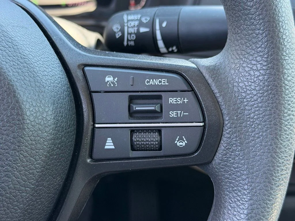 Used 2023 White Honda EX image 31