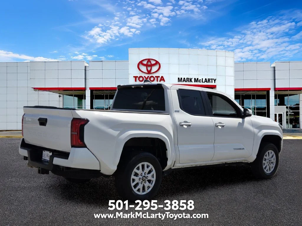Used 2025 White Toyota SR5 image 5