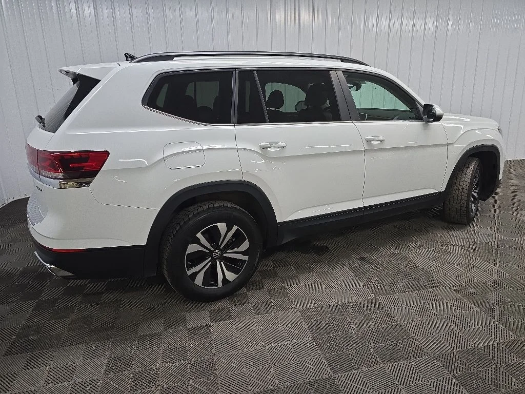 Used 2024 White Volkswagen 2.0T SE image 3