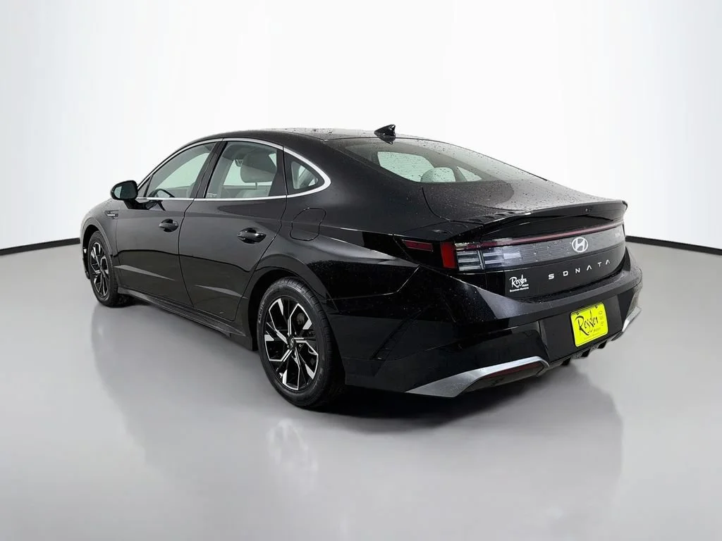 Used 2024 Black Hyundai SEL image 8