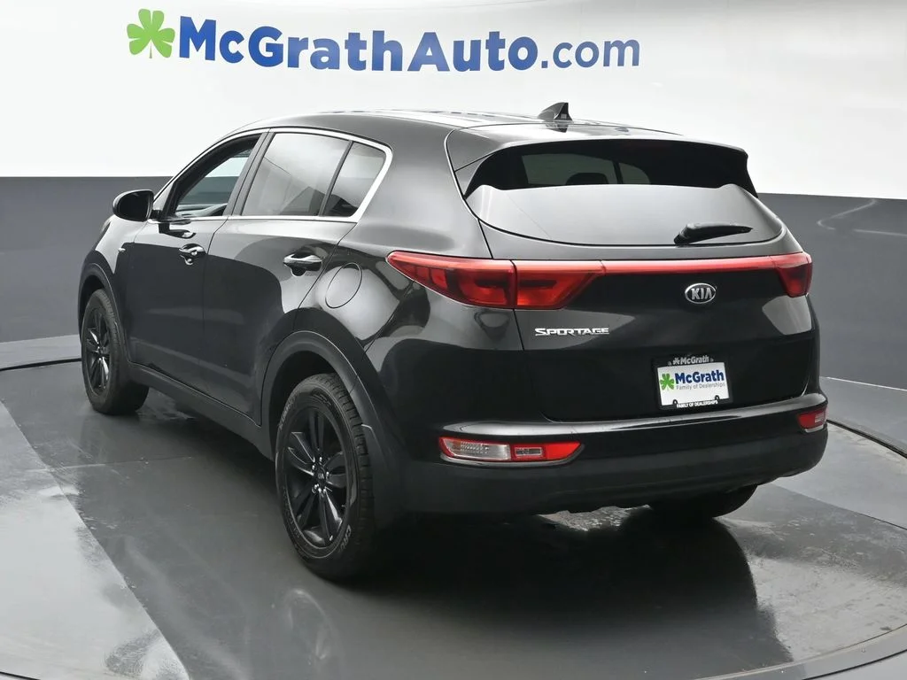 Used 2017 Red Kia LX image 24