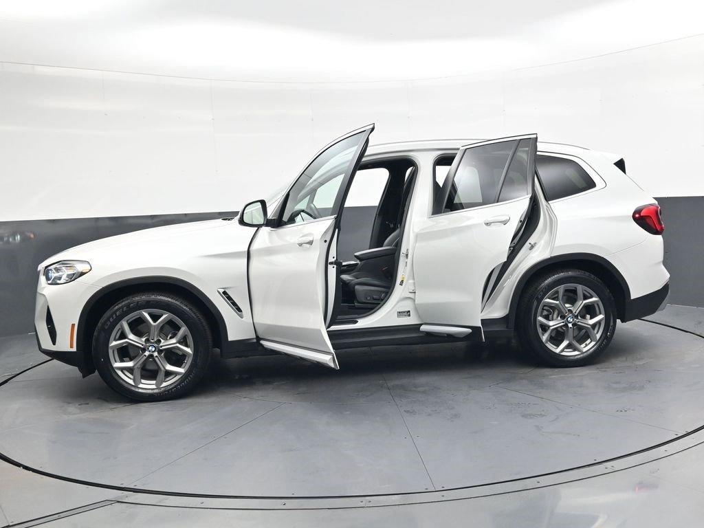 Used 2024 White Metallic BMW xDrive30i image 35