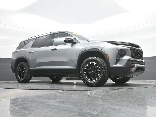 Used 2025 Gray Chevrolet Z71 image 23