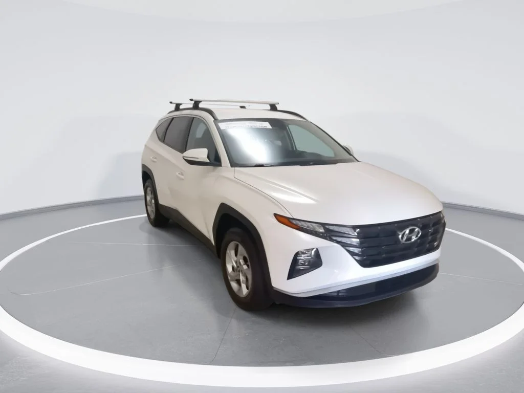 Used 2023 White Hyundai SEL image 3