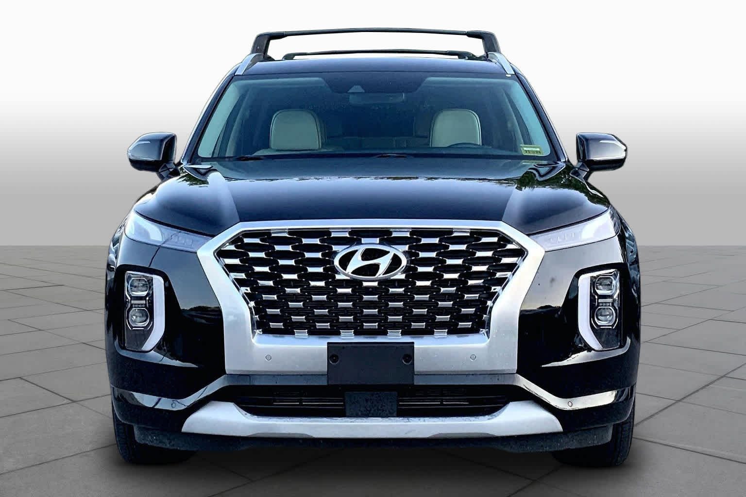 Used 2022 Abyss Black Pearl Hyundai Limited image 4