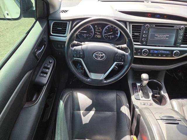 Certified Used 2018 BLIZZARD PEARL Toyota  image 5