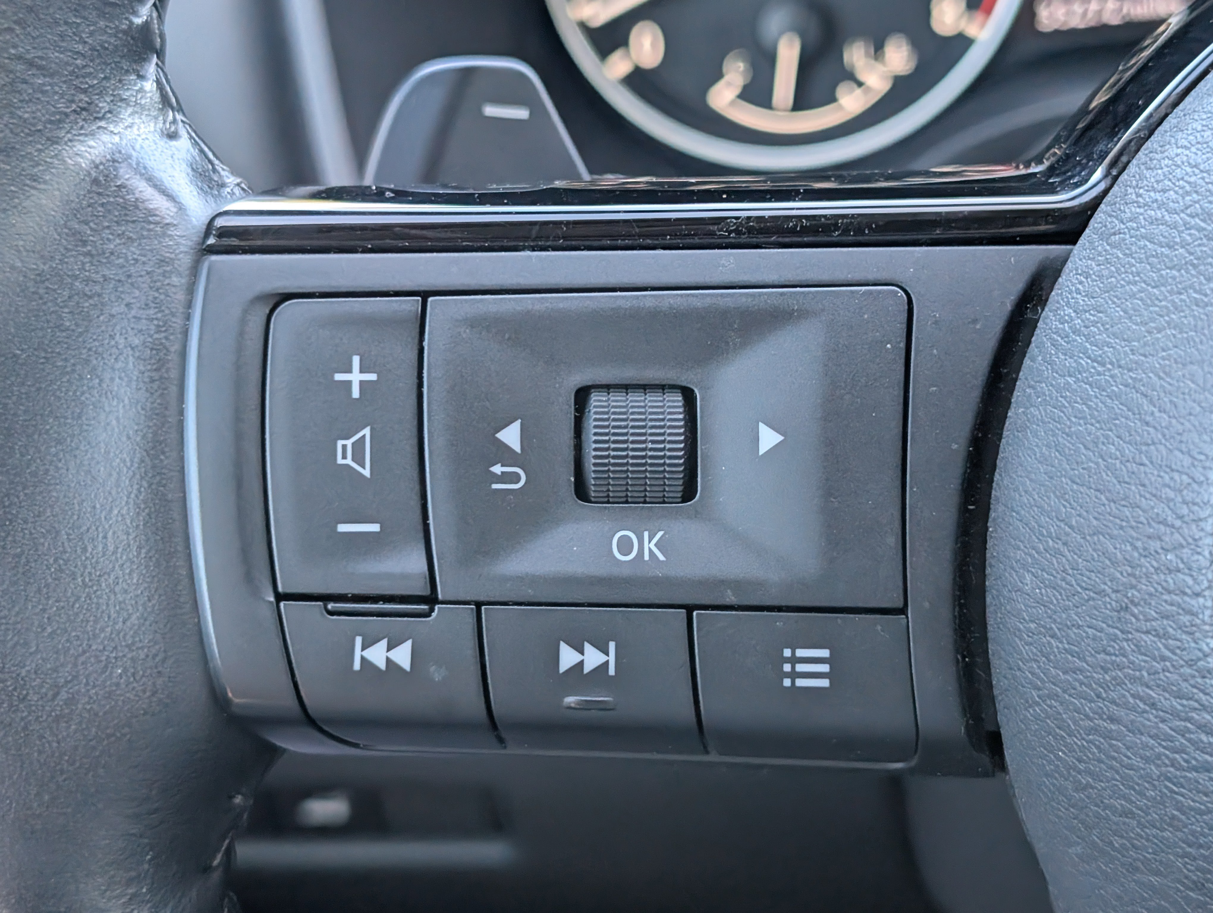 Used 2023 Gun Metallic Nissan SL image 26
