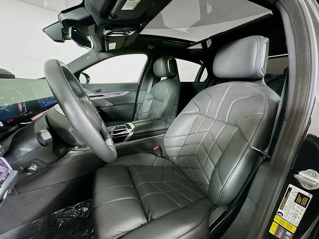 Used 2023 Black Sapphire Metallic BMW xDrive60 image 12