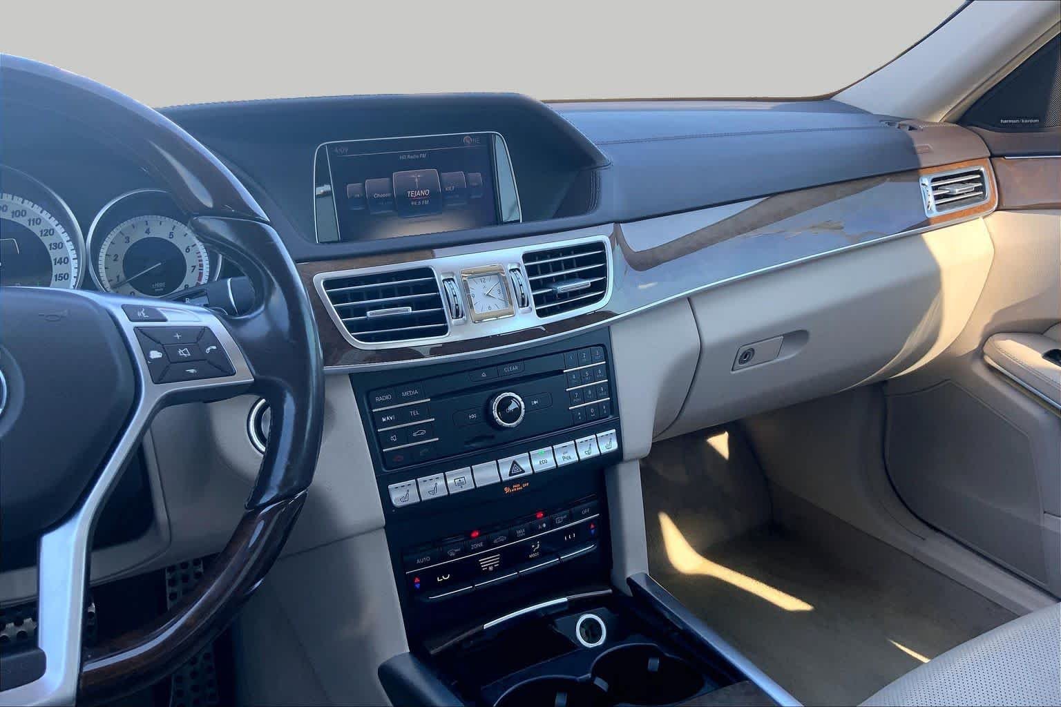 Used 2016 designo Diamond White Metallic Mercedes-Benz E 400 image 7