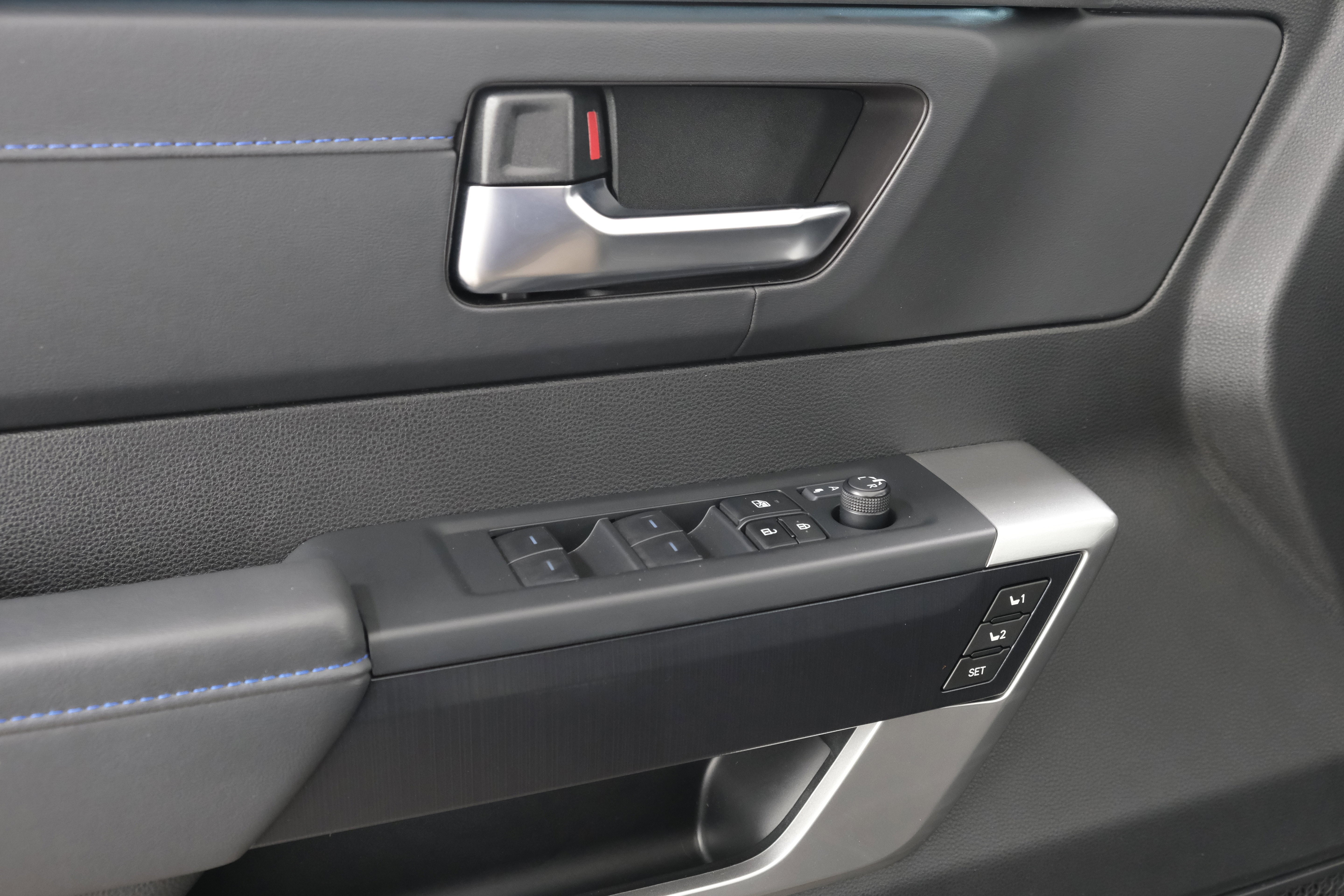 2025 Toyota Tundra Platinum - Photo 29