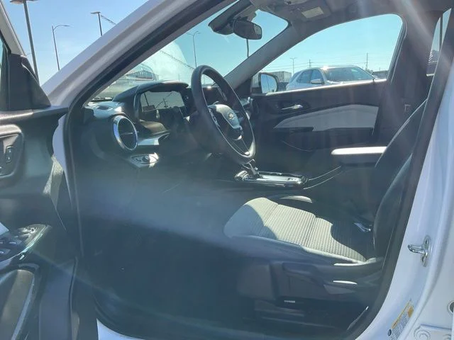 Used 2025 White Chevrolet LT image 3