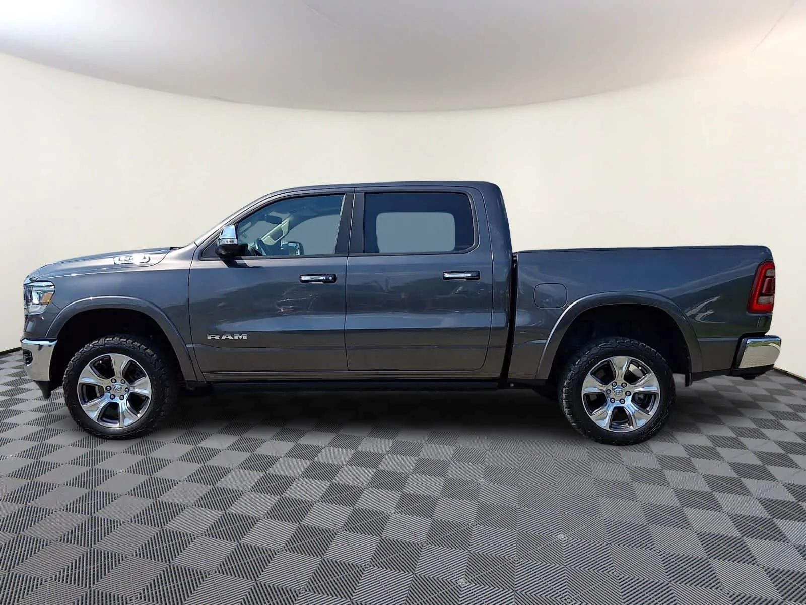 Used 2021 Granite Crystal Metallic Clearcoat Ram Laramie image 8