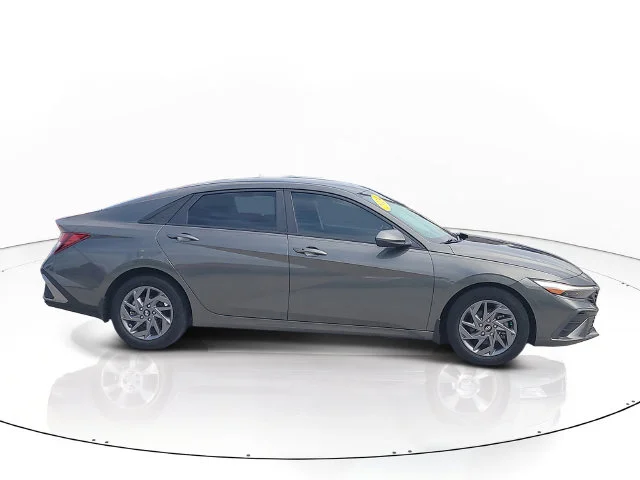 Certified Used 2024 Gray Hyundai SEL image 4