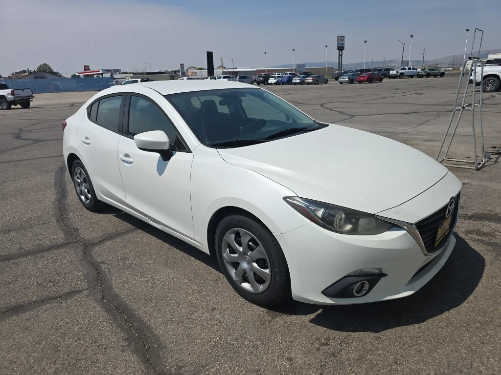 Used 2016 Snowflake White Pearl Mica Mazda i Sport image 6