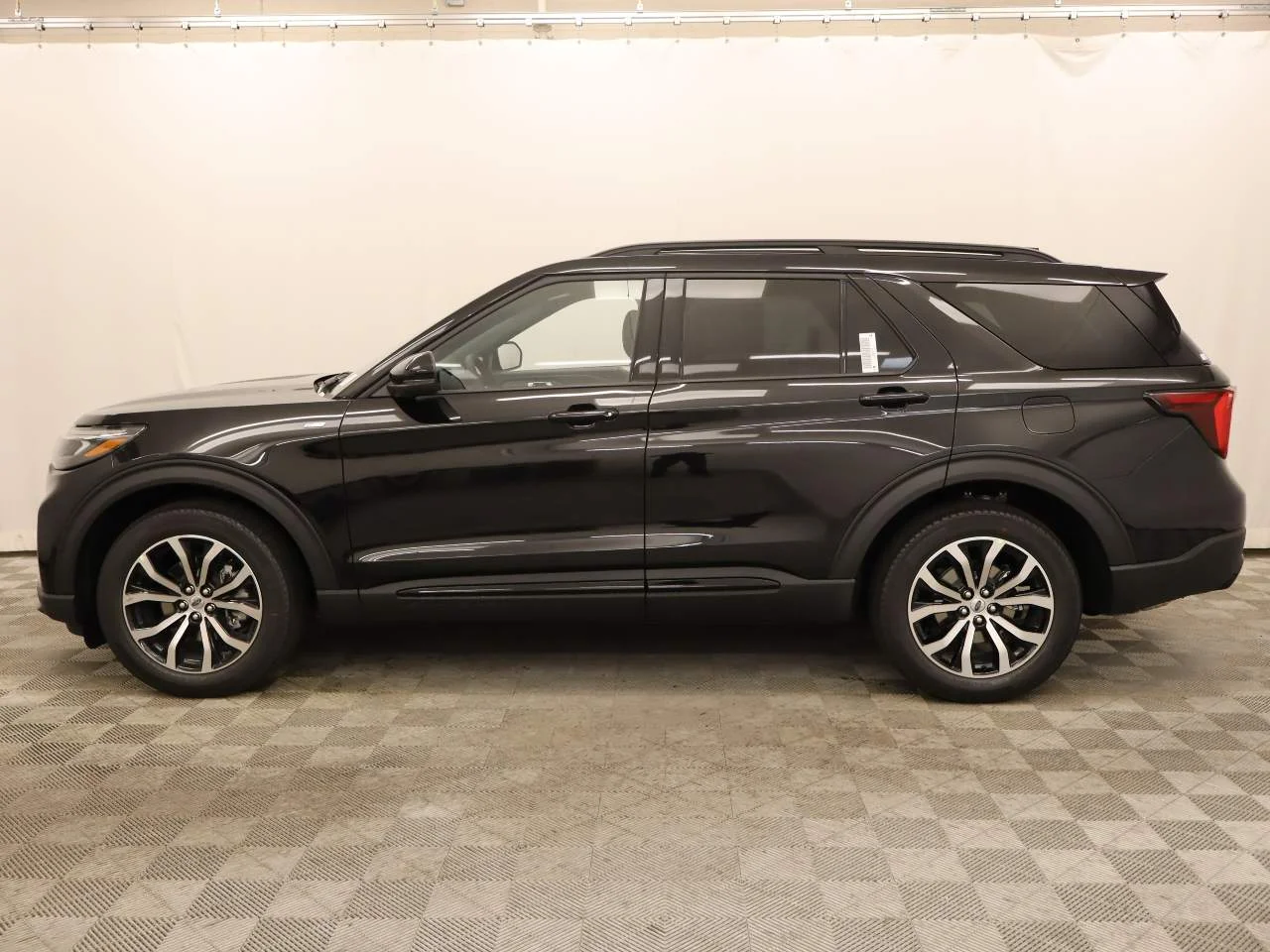 New 2027 Agate Black Metallic Ford ST-Line image 2