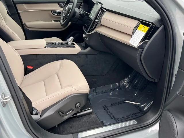 2026 Volvo XC90 Plus - Photo 28