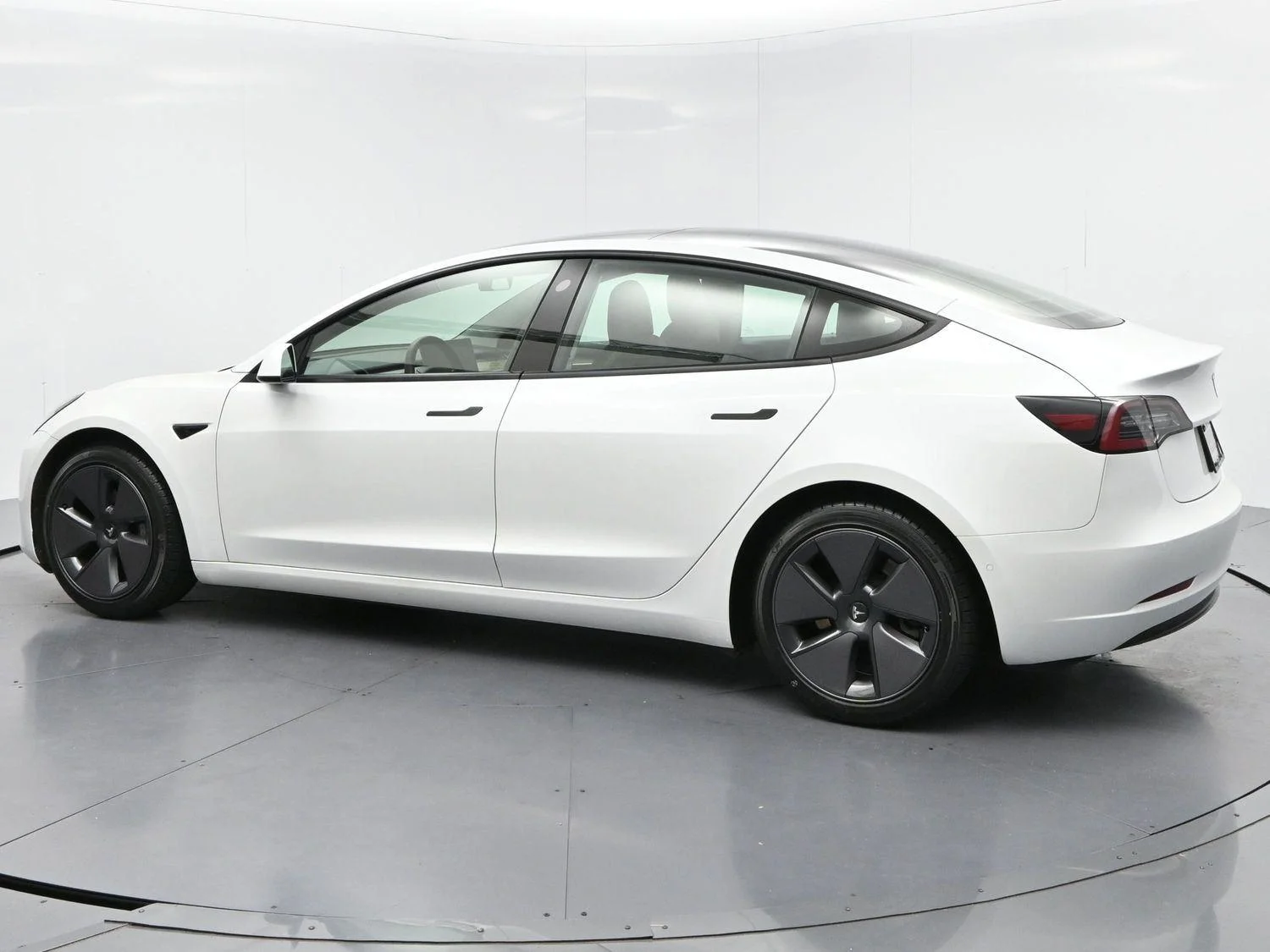 Used 2021 Pearl White Multi-Coat Tesla Standard Range Plus image 5