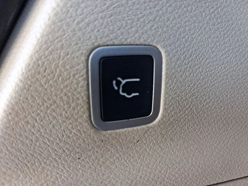 Used 2022 White Chrysler Touring L image 10