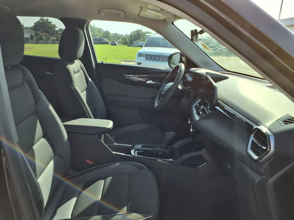 Used 2025 Black Chevrolet LT image 22