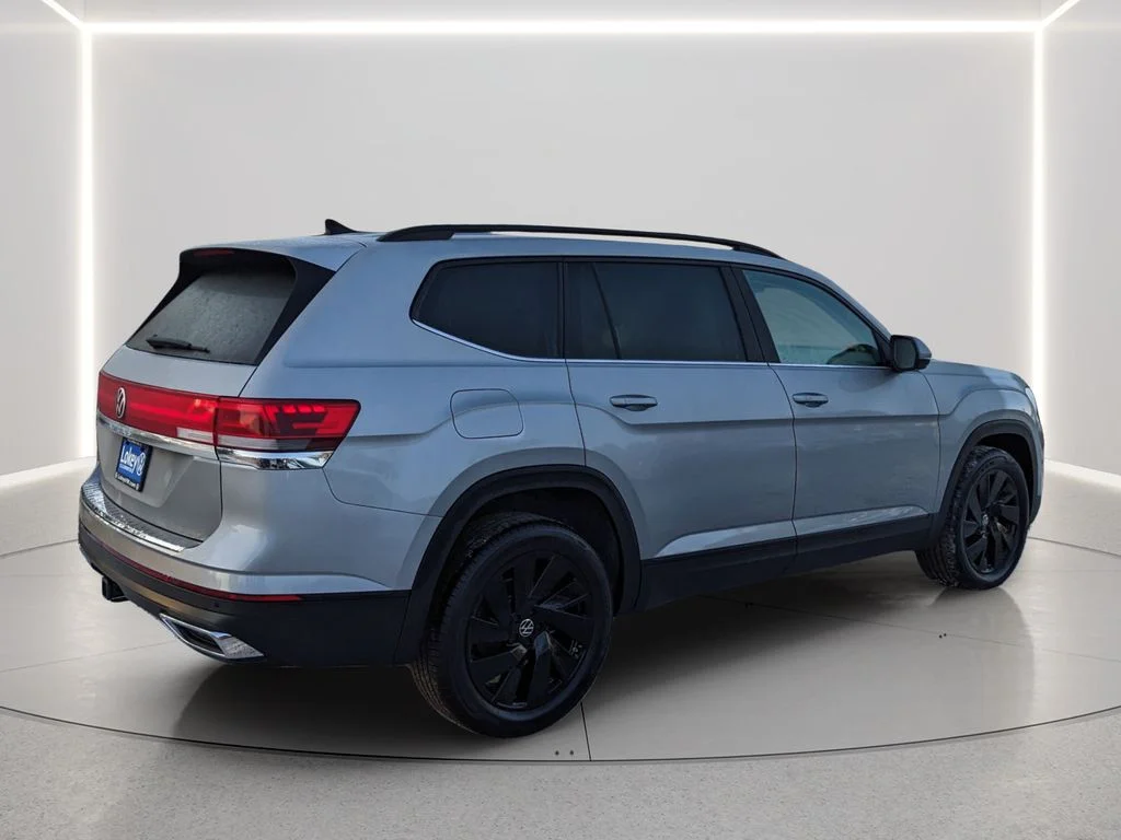 New 2026 Silver Volkswagen 2.0T SE w/Technology image 8