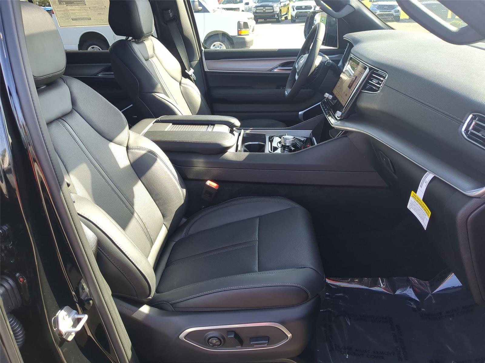 New 2026 High Gloss Black Exterior Paint Jeep Limited Altitude image 33