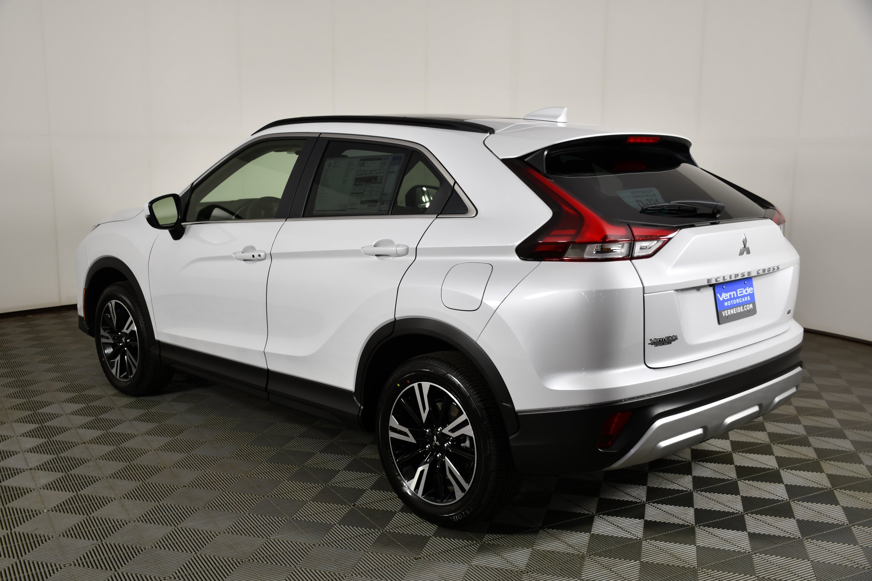 New 2026 White Diamond Mitsubishi SE 1.5T S-AWC image 8