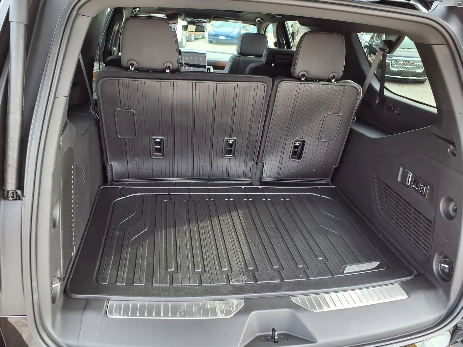 2026 GMC Yukon XL Denali - Photo 19