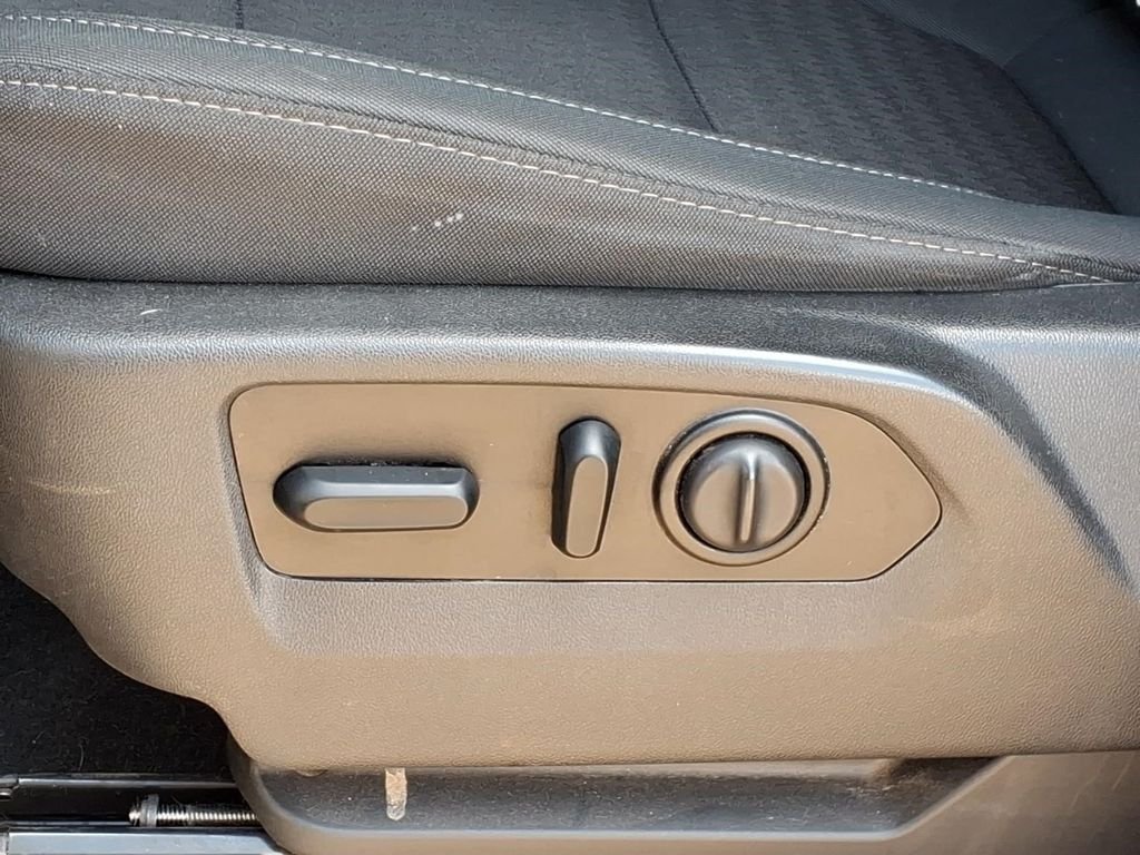 Used 2020 Quicksilver Metallic GMC SLE image 20