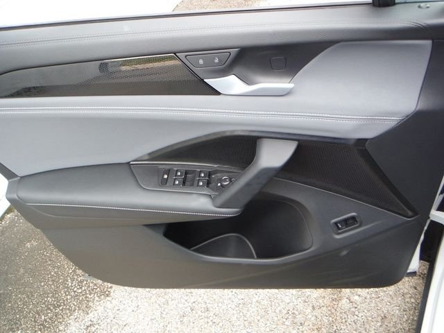 Used 2026 White Volkswagen SE image 12