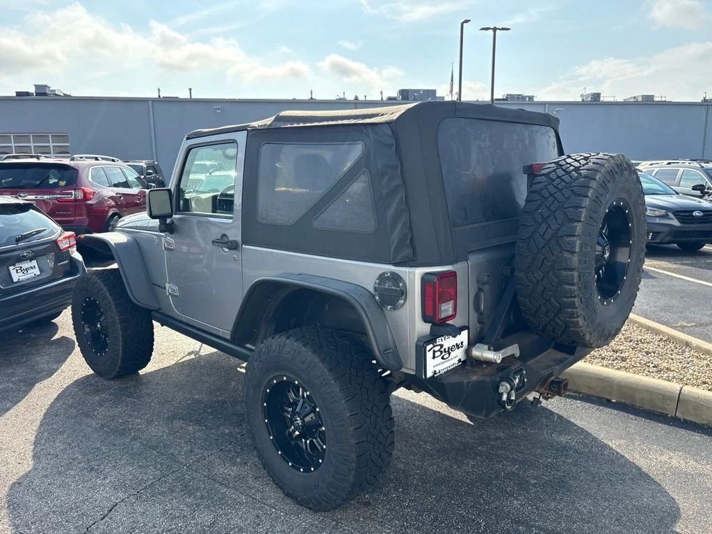 Used 2015 Silver Jeep Rubicon image 4
