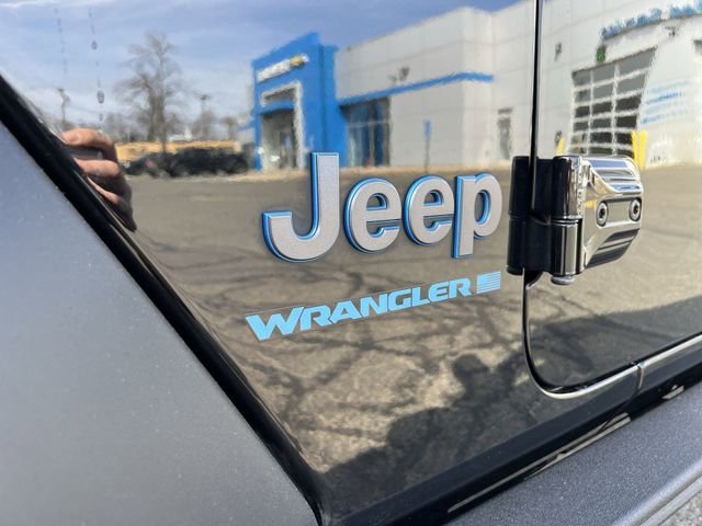 Used 2023 Black Jeep 4x4 image 31
