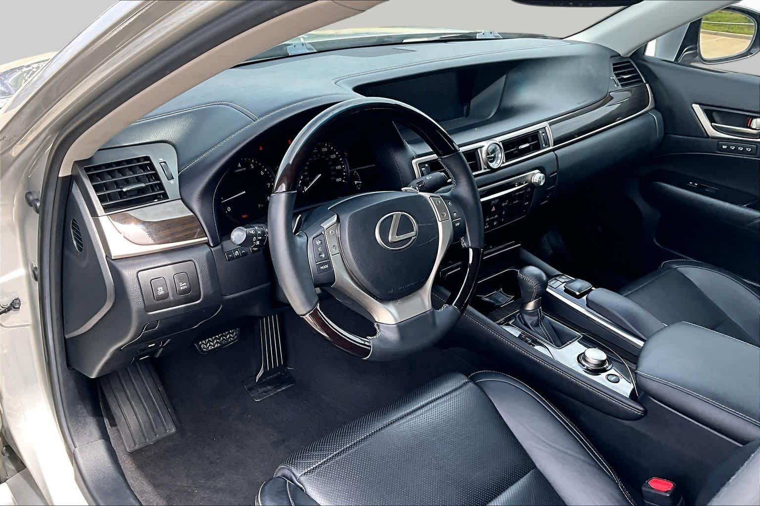Used 2014 Liquid Platinum Lexus  image 16