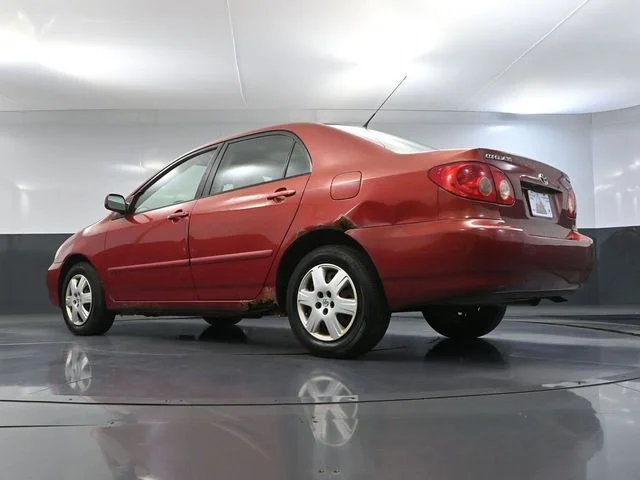 Used 2005 Red Toyota LE image 43