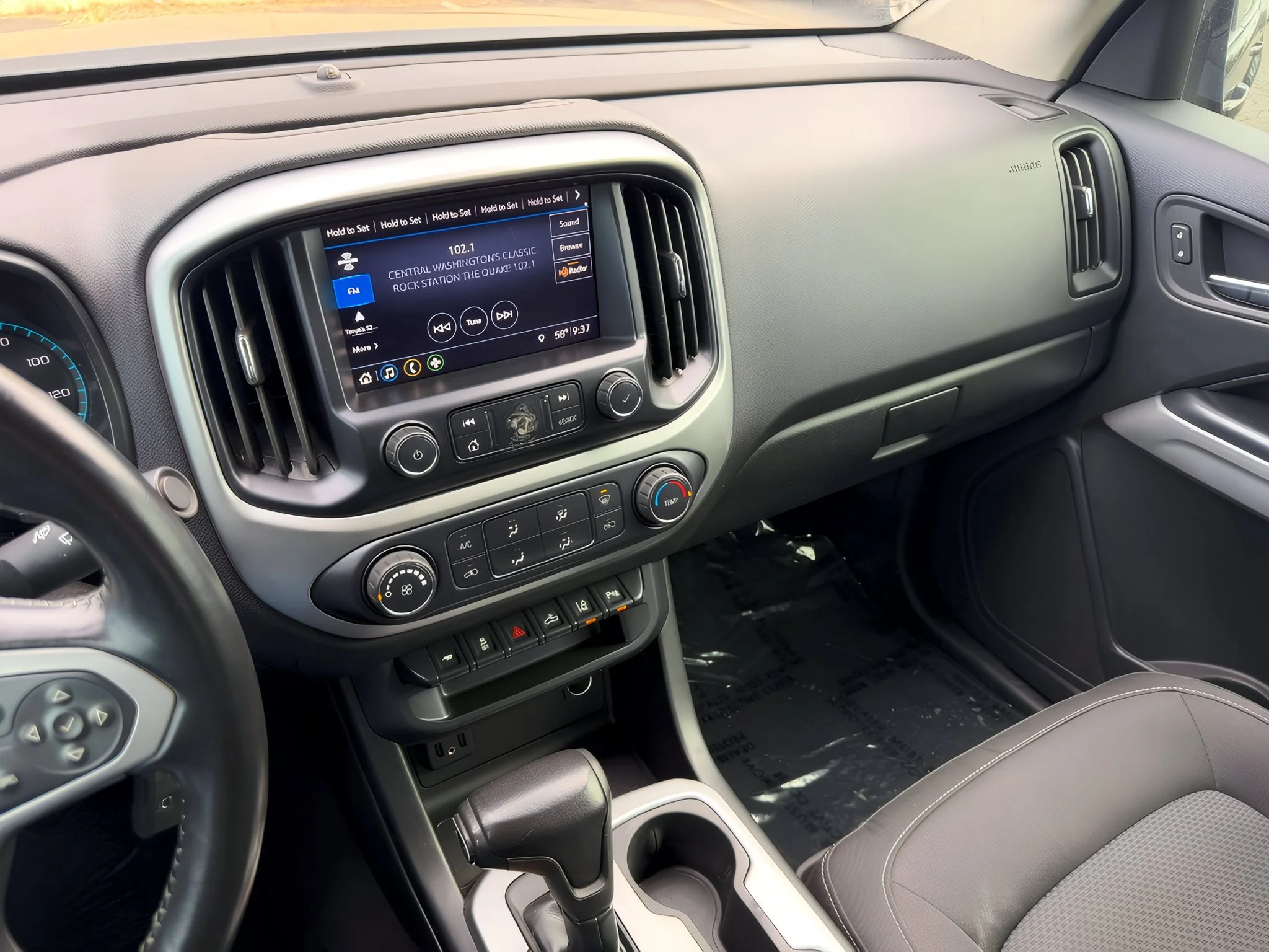 2020 Chevrolet Colorado LT - Photo 21