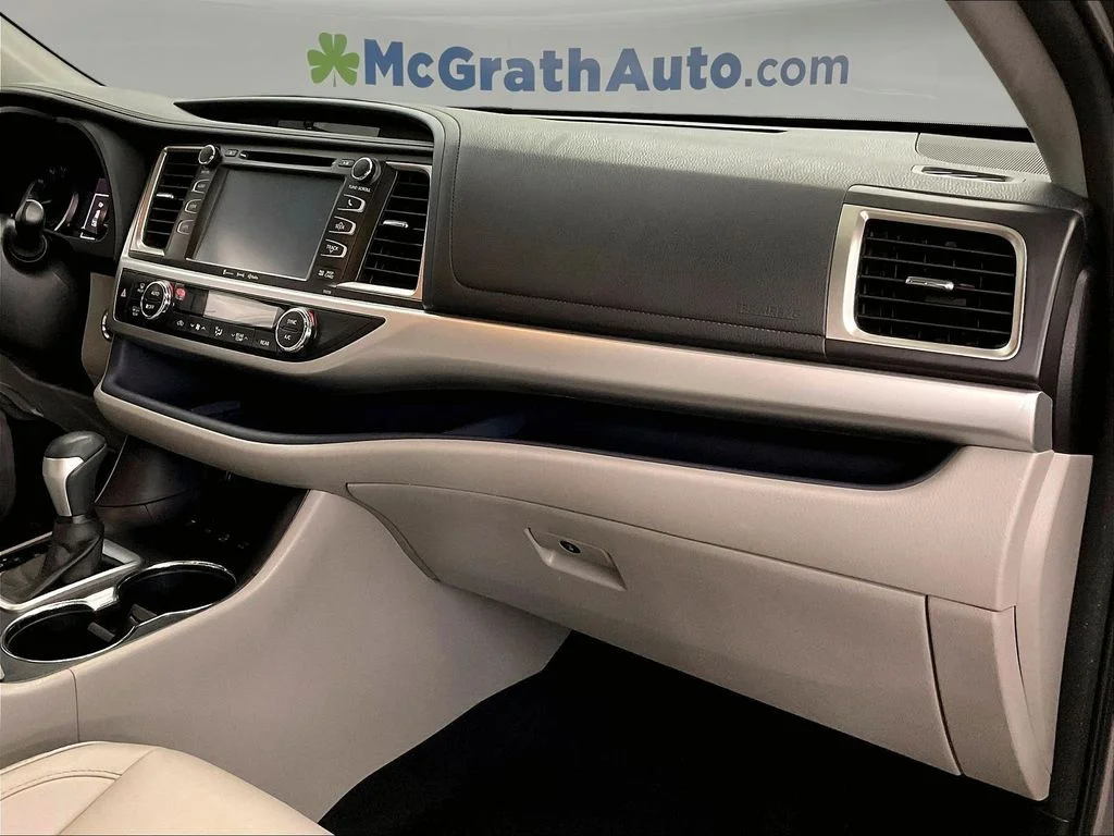 Used 2016 Gray Toyota XLE V6 image 21