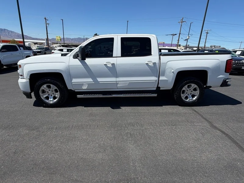 Used 2017 SUMMIT WHITE Chevrolet LT image 6