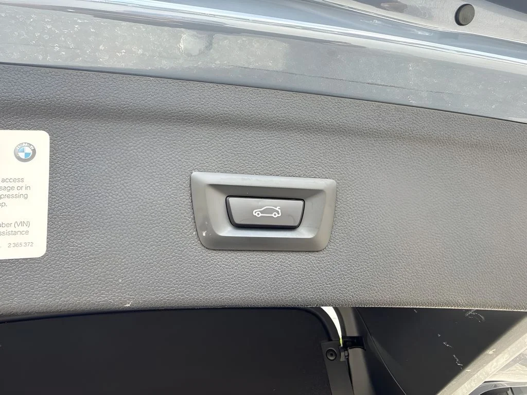 Used 2024 Gray BMW xDrive50 image 21
