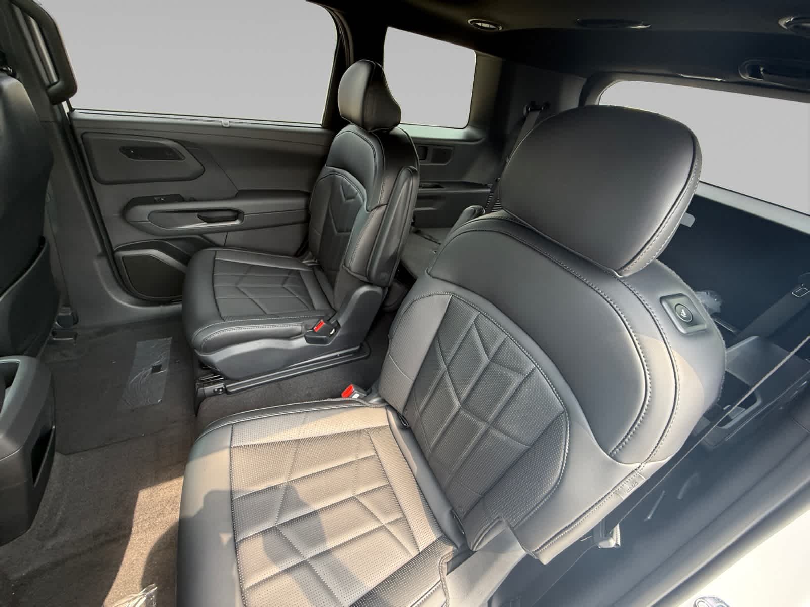 New 2027 Glacial White Pearl Kia X-Line SX image 22