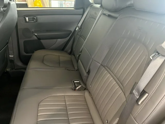 New 2027 Terrain Brown / Black Roof Kia X-Line S image 32