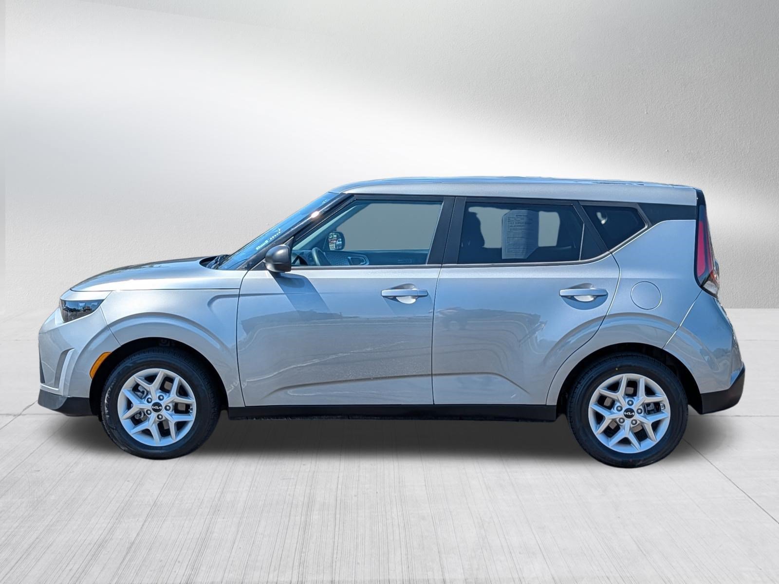 Certified Used 2023 Steel Gray Kia LX image 4
