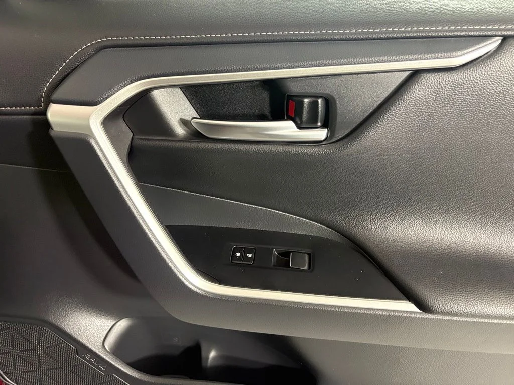 2019 Toyota RAV4 Limited - Photo 12