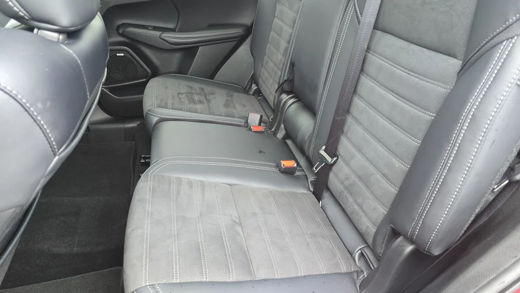 2025 Mitsubishi Outlander SE - Photo 30