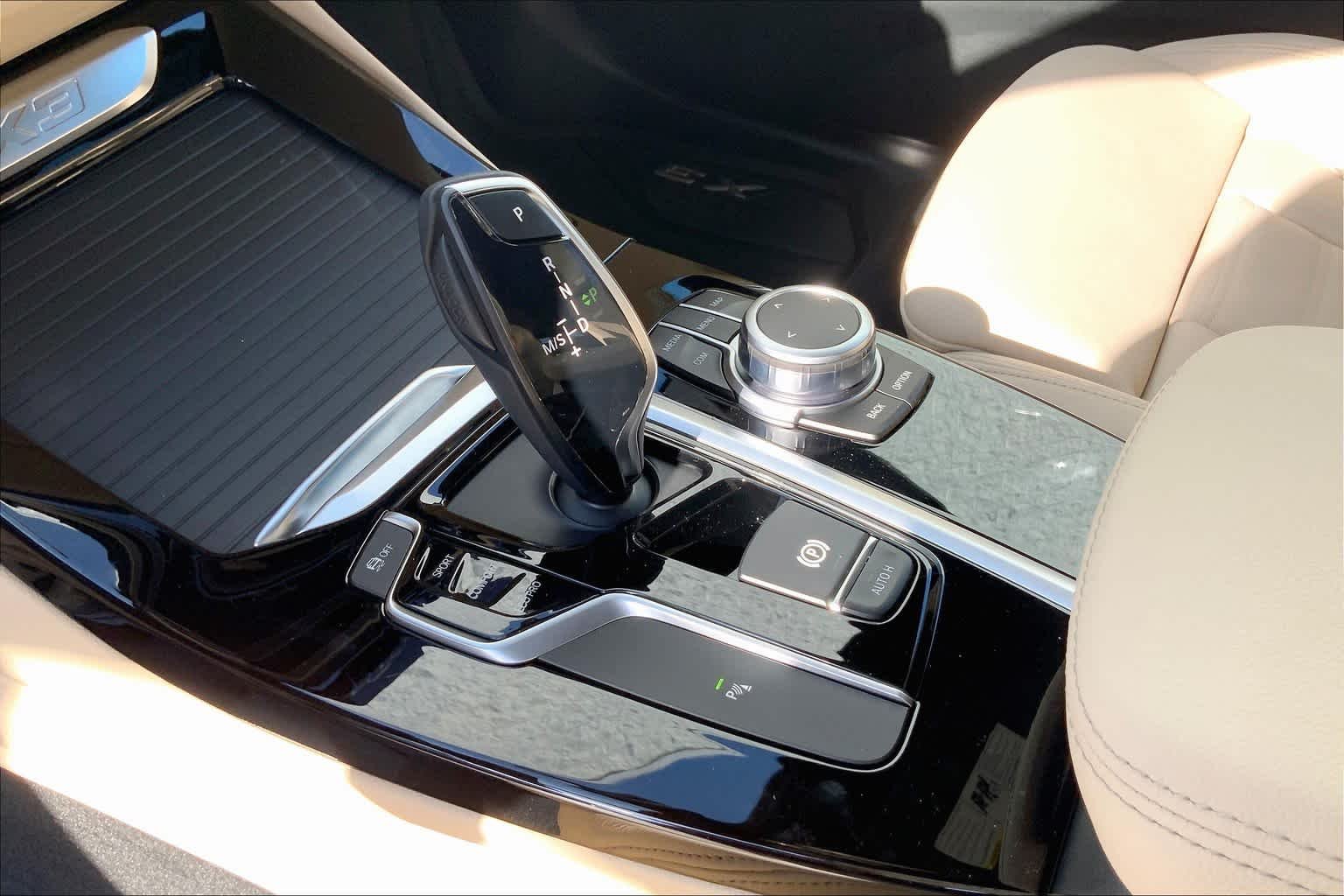 Used 2021 Mineral White Metallic BMW sDrive30i image 8