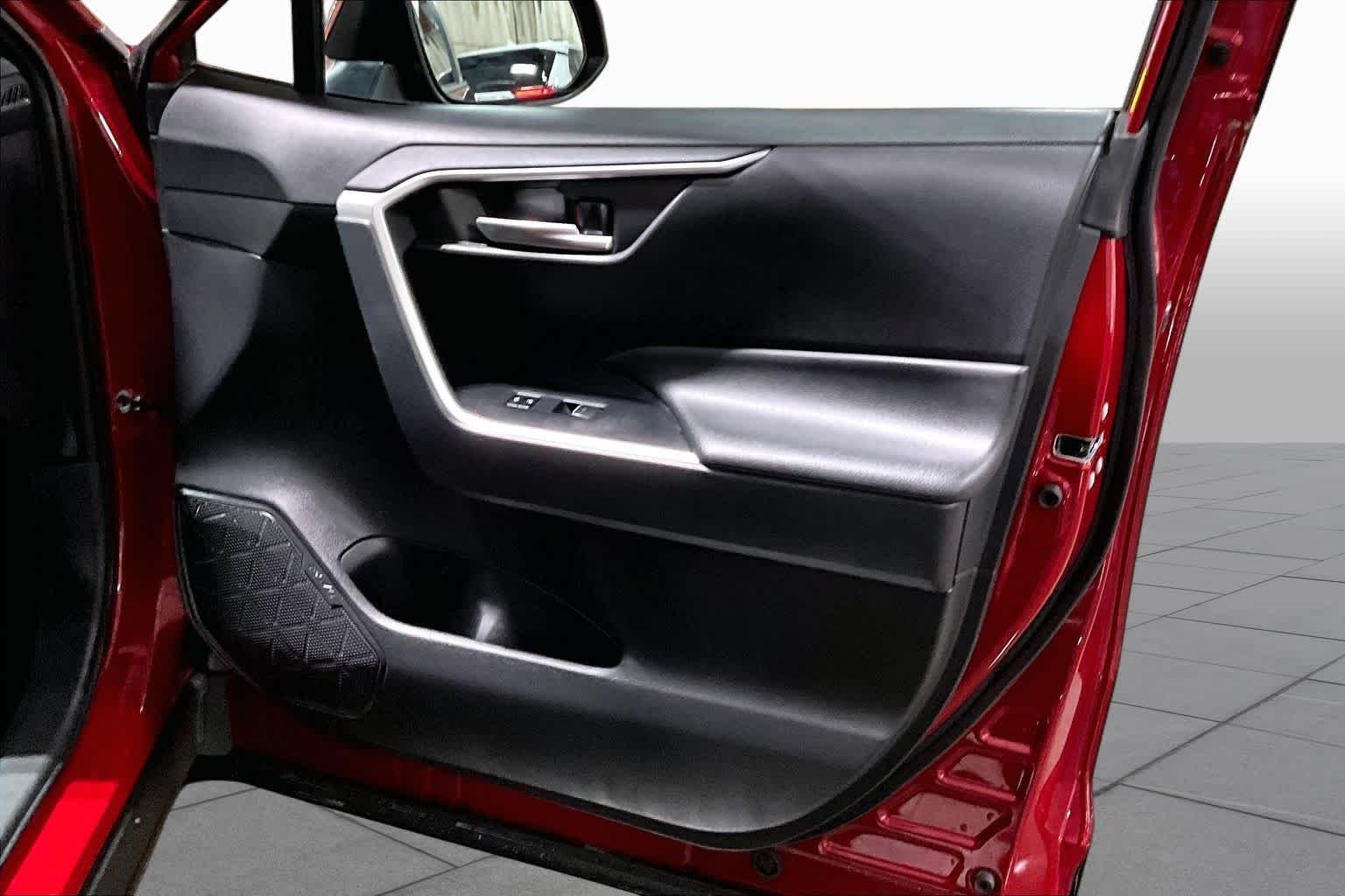 Used 2025 Ruby Flare Pearl Toyota XLE image 23