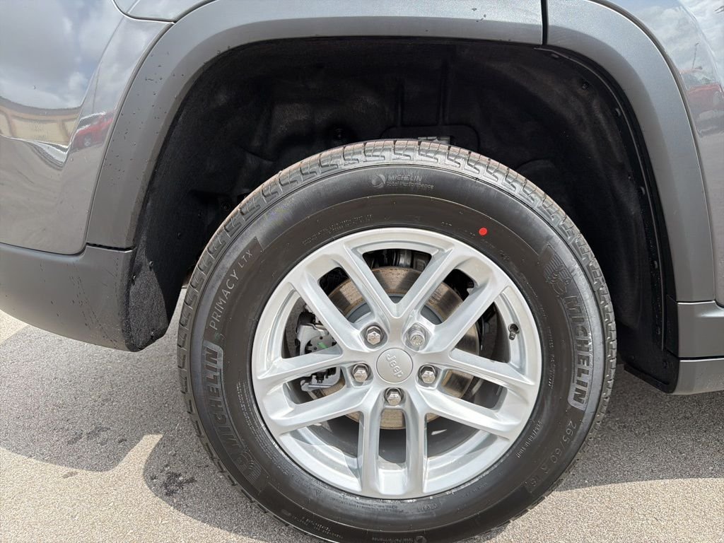 New 2026 Baltic Gray Metallic Clear-Coat Exterior Paint Jeep Laredo image 24