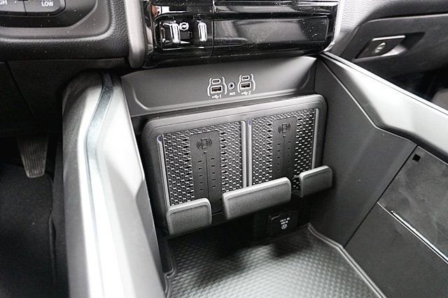 New 2026 Bright White Clear-Coat Exterior Paint RAM Laramie image 35